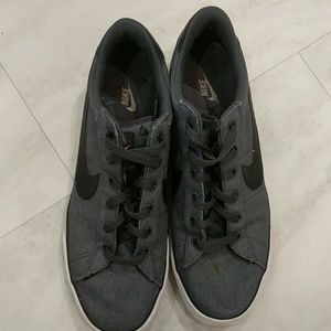 Mens Nike tennis shoes